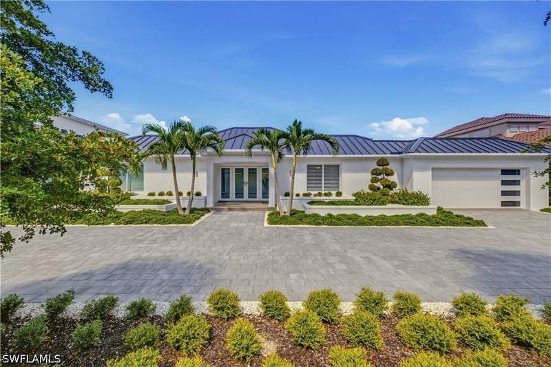 4 bedroom SingleFamilyResidence at 3737 Crayton Rd, Park Shore, Naples — photo 2
