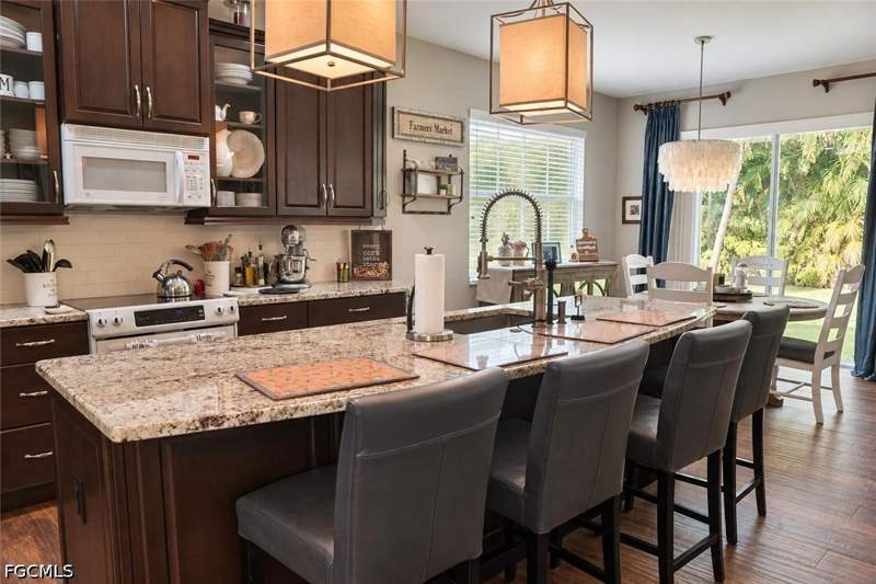 5 bedroom SingleFamilyResidence at 21223 Braxfield Loop, Stoneybrook, Estero — photo 2