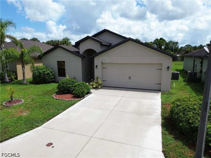 3 bedroom SingleFamilyResidence at 169 Shadow Lakes Dr, Shadow Lakes, Lehigh Acres — photo 1