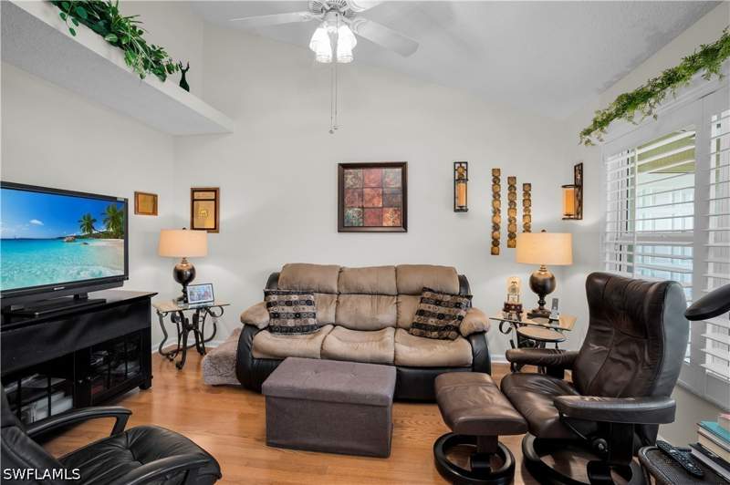 3 bedroom SingleFamilyResidence at 5854 Westbourgh Ct, Royal Wood, Naples — photo 2