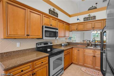 5854 Westbourgh Ct, Naples FL - photo 6 of 39