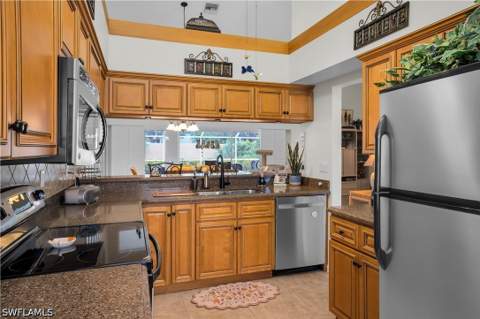 5854 Westbourgh Ct, Naples FL - photo 7 of 39