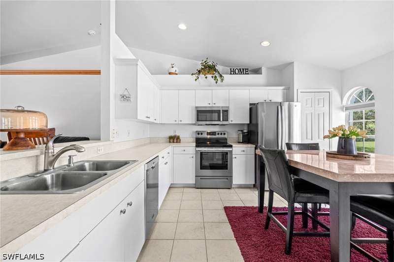 3 bedroom SingleFamilyResidence at 570 22nd St NE, Golden Gate Estates, Naples — photo 5