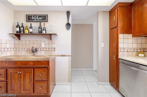 4216 SE 4th Pl 12, Cape Coral FL - photo 7 of 33