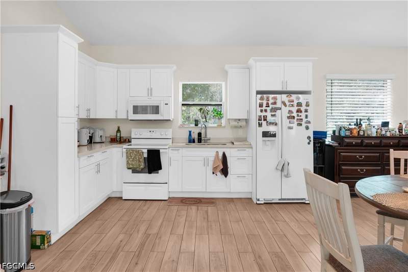 2 bedroom SingleFamilyResidence at 255 C Rd, Labelle Ranchettes, Labelle — photo 5