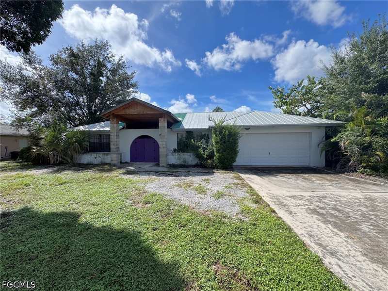3 bedroom SingleFamilyResidence at 2215 Treehaven Cir N, Pinelake Subdivision, Fort Myers — photo 1