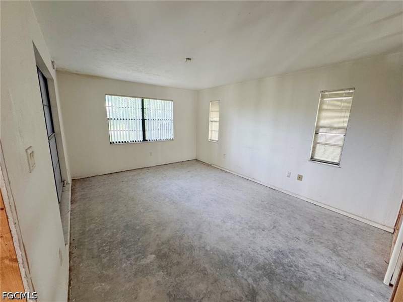 3 bedroom SingleFamilyResidence at 2215 Treehaven Cir N, Pinelake Subdivision, Fort Myers — photo 4