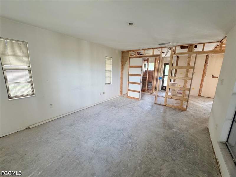 3 bedroom SingleFamilyResidence at 2215 Treehaven Cir N, Pinelake Subdivision, Fort Myers — photo 5