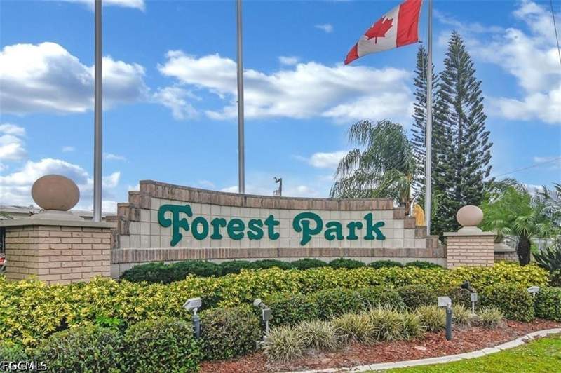 2 bedroom ManufacturedHome at 515 Blossom Ct, Forest Park Mobile Home, North Fort Myers — photo 2