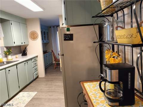 515 Blossom Ct, North Fort Myers FL - photo 6 of 44