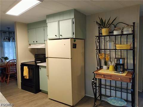 515 Blossom Ct, North Fort Myers FL - photo 7 of 44