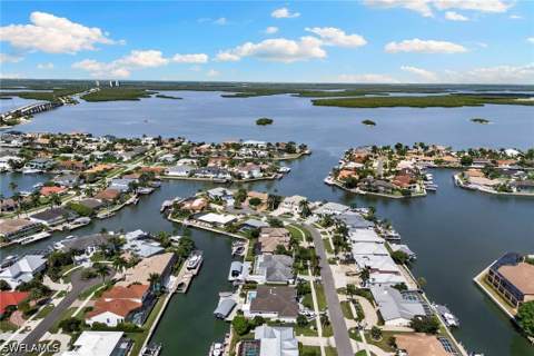 580 Goldcoast Ct, Marco Island FL - photo 9 of 45