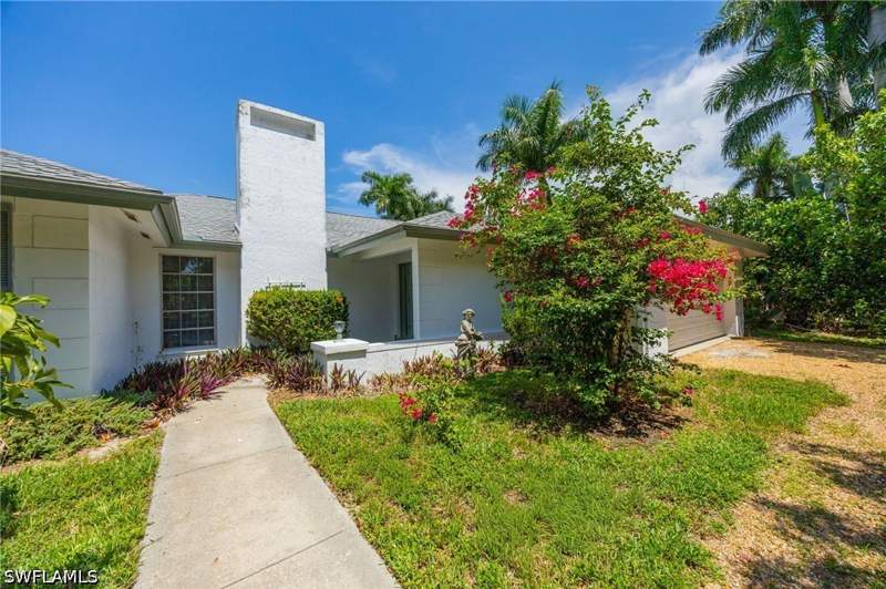 2 bedroom SingleFamilyResidence at 635 Wedge Dr, Moorings, Naples — photo 2