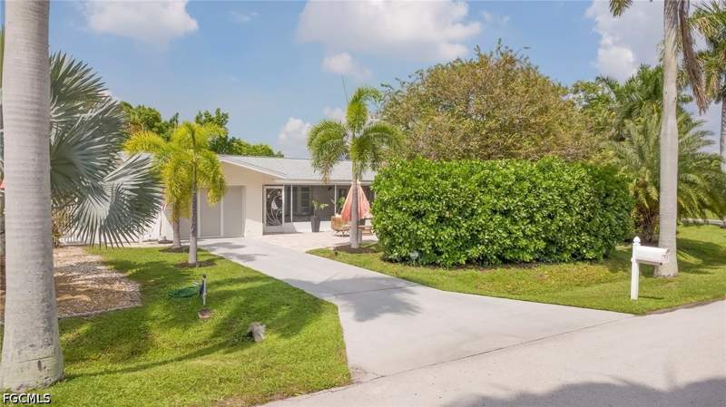 2 bedroom SingleFamilyResidence at 269 Bayshore Dr, Cape Coral, Cape Coral — photo 5