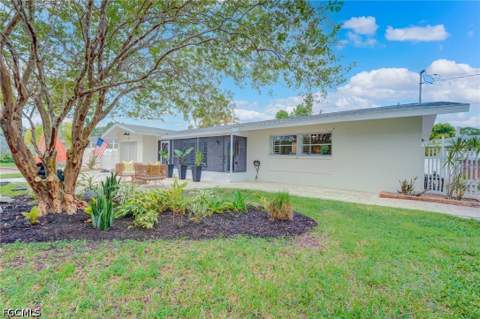269 Bayshore Dr, Cape Coral FL - photo 6 of 33