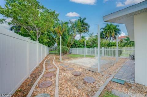 269 Bayshore Dr, Cape Coral FL - photo 8 of 33
