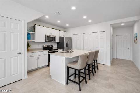 14087 Oviedo Pl, Fort Myers FL - photo 6 of 32