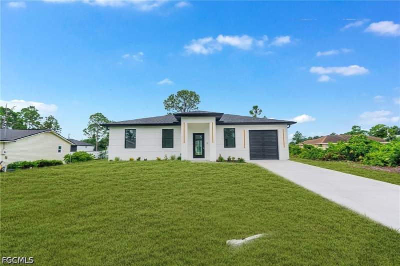 3 bedroom SingleFamilyResidence at 2807 6th St SW, Lehigh Acres, Lehigh Acres — photo 2