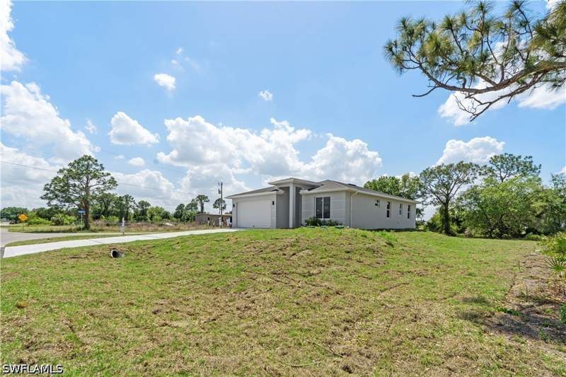 3 bedroom SingleFamilyResidence at 842 Naples Ave S, Lehigh Acres, Lehigh Acres — photo 2