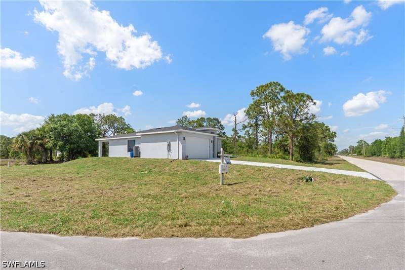 3 bedroom SingleFamilyResidence at 842 Naples Ave S, Lehigh Acres, Lehigh Acres — photo 3