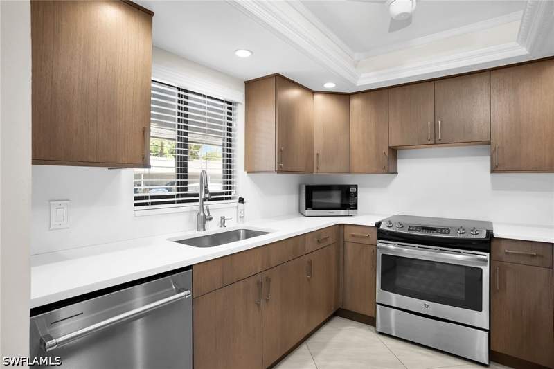 2 bedroom Condominium at 5773 Gage Ln 104B, Augusta Court, Naples — photo 3