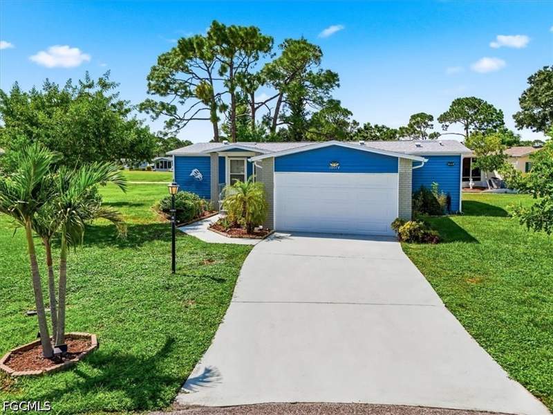 2 bedroom ManufacturedHome at 10074 Broken Woods Ct, Pine Lakes Country Club, North Fort Myers — photo 2