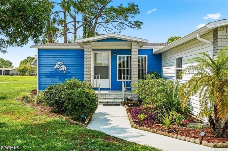 2 bedroom ManufacturedHome at 10074 Broken Woods Ct, Pine Lakes Country Club, North Fort Myers — photo 4
