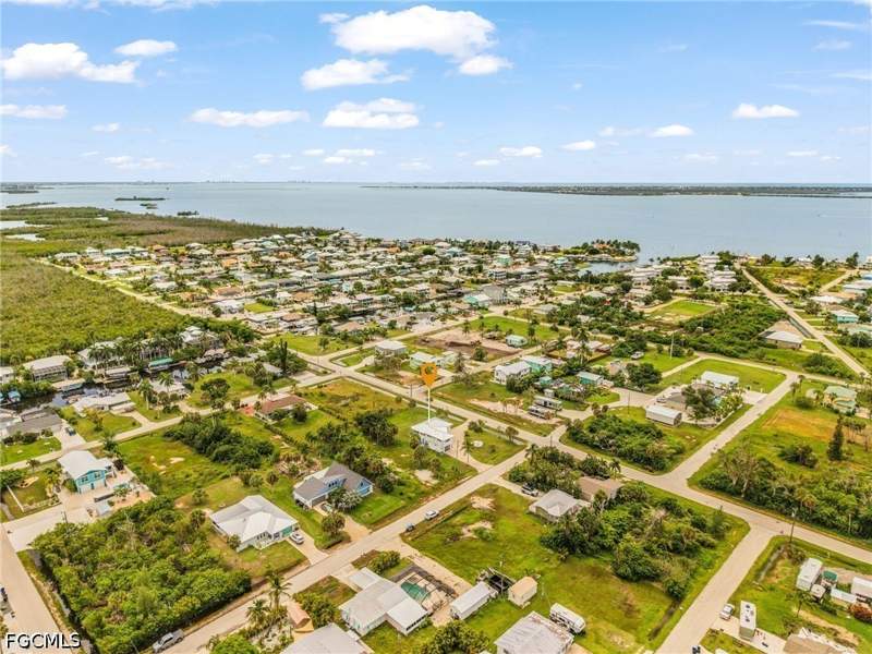 2 bedroom SingleFamilyResidence at 2510 Rose Ave, Gulfhaven, St James City — photo 2