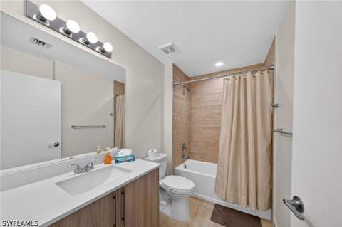 15901 Royal Pointe Ln 405, Fort Myers FL - photo 12 of 20