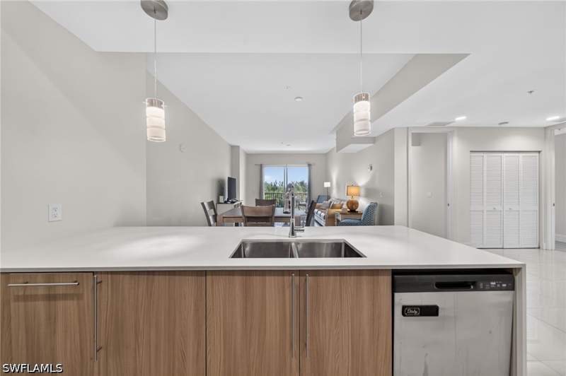 2 bedroom Condominium at 15901 Royal Pointe Ln 405, Royal Pointe, Fort Myers — photo 4