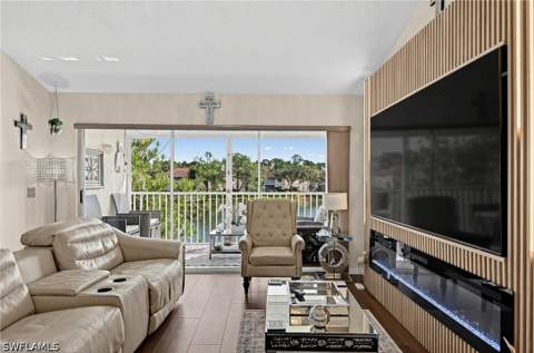 380 Gabriel Cir 8, Naples FL - photo 12 of 42