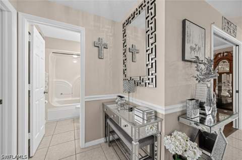 380 Gabriel Cir 8, Naples FL - photo 18 of 42