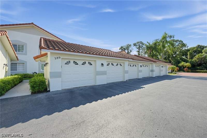 2 bedroom Condominium at 380 Gabriel Cir 8, Opal, Naples — photo 2