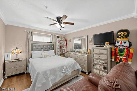 380 Gabriel Cir 8, Naples FL - photo 23 of 42