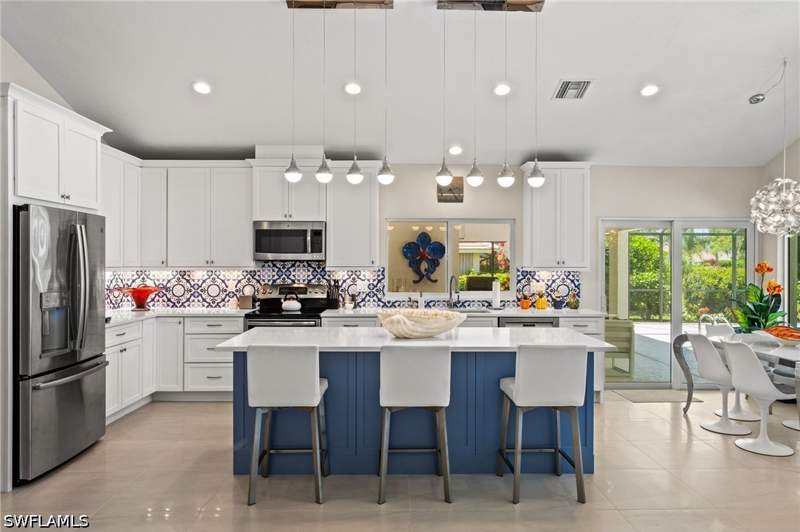 3 bedroom SingleFamilyResidence at 2114 Imperial Golf Course Blvd, Imperial Golf Estates, Naples — photo 3
