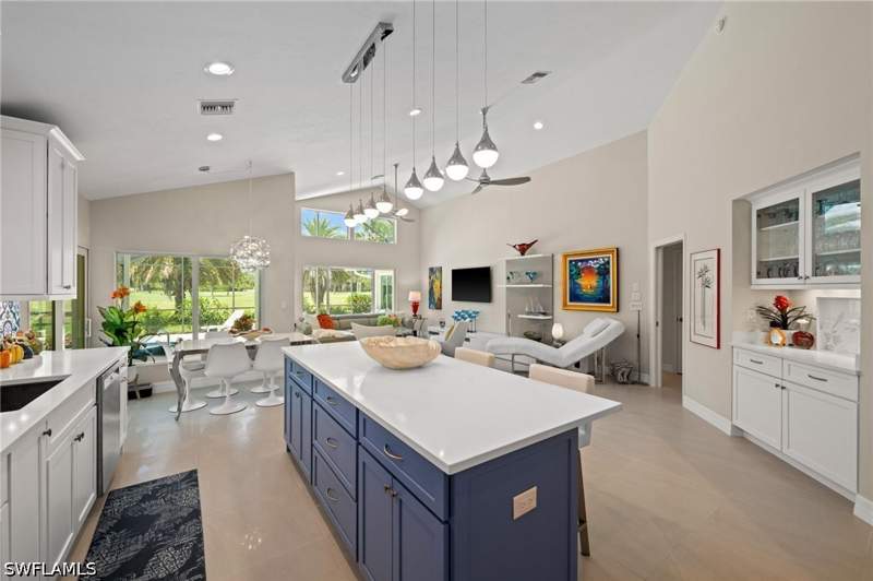 3 bedroom SingleFamilyResidence at 2114 Imperial Golf Course Blvd, Imperial Golf Estates, Naples — photo 4