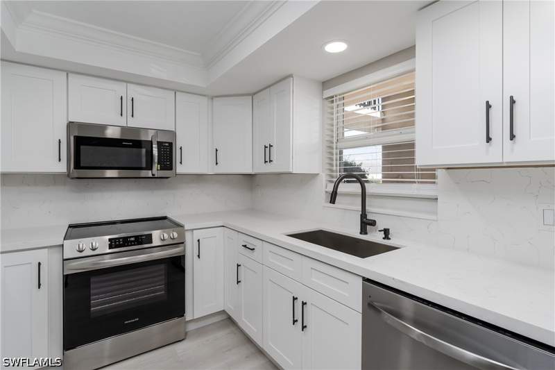 2 bedroom Condominium at 5419 Rattlesnake Hammock Rd 107F, Country Club Manor, Naples — photo 3