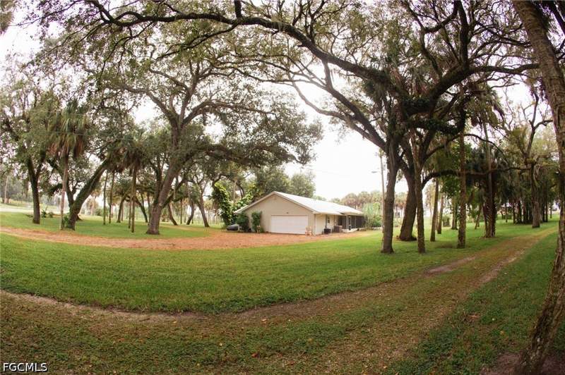 3 bedroom SingleFamilyResidence at 4055 County Rd 78, Labelle, Fort Denaud — photo 2