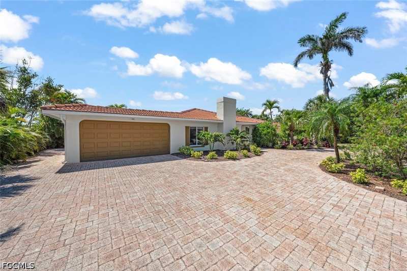 3 bedroom SingleFamilyResidence at 9421 Moonlight Dr, Gumbo Limbo, Sanibel — photo 1