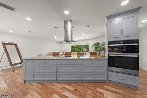 9421 Moonlight Dr, Sanibel FL - photo 13 of 50