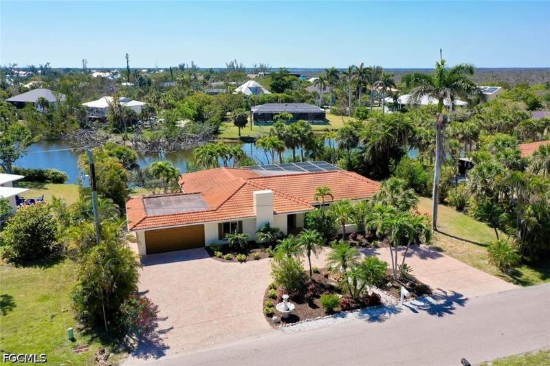 3 bedroom SingleFamilyResidence at 9421 Moonlight Dr, Gumbo Limbo, Sanibel — photo 2
