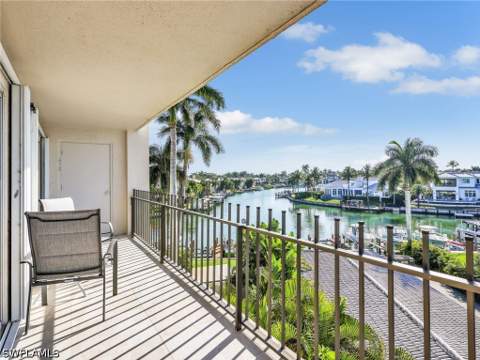 2150 Gulf Shore Blvd N 407, Naples FL - photo 15 of 40