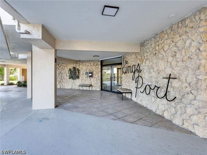 2 bedroom Condominium at 2150 Gulf Shore Blvd N 407, Kings Port, Naples — photo 3