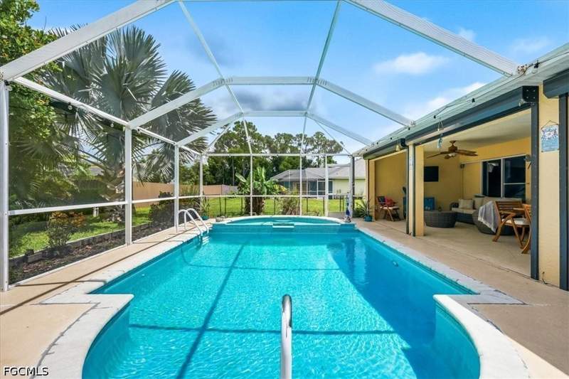 3 bedroom SingleFamilyResidence at 713 Milwaukee Blvd, Mirror Lakes, Lehigh Acres — photo 2