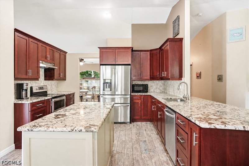 3 bedroom SingleFamilyResidence at 713 Milwaukee Blvd, Mirror Lakes, Lehigh Acres — photo 4