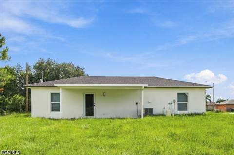 807 Casper Yost St E, Lehigh Acres FL - photo 7 of 32