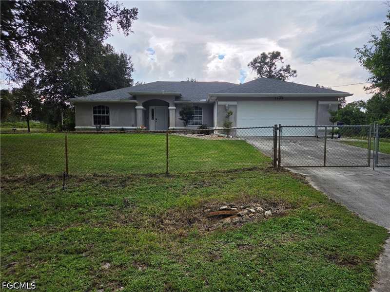 3 bedroom SingleFamilyResidence at 1025 Iris St E, Lehigh Acres, Lehigh Acres — photo 1