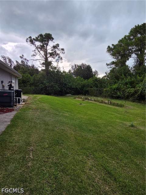 1025 Iris St E, Lehigh Acres FL - photo 10 of 41