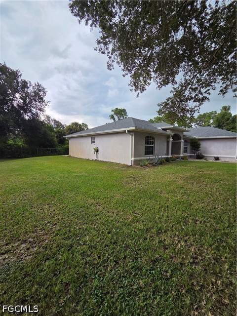 1025 Iris St E, Lehigh Acres FL - photo 6 of 41