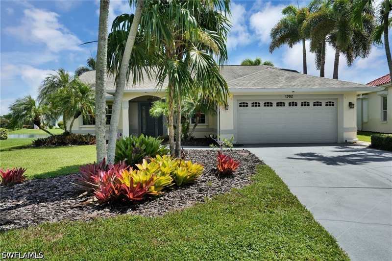 3 bedroom SingleFamilyResidence at 1982 E Crown Pointe Blvd, Crown Pointe East, Naples — photo 1